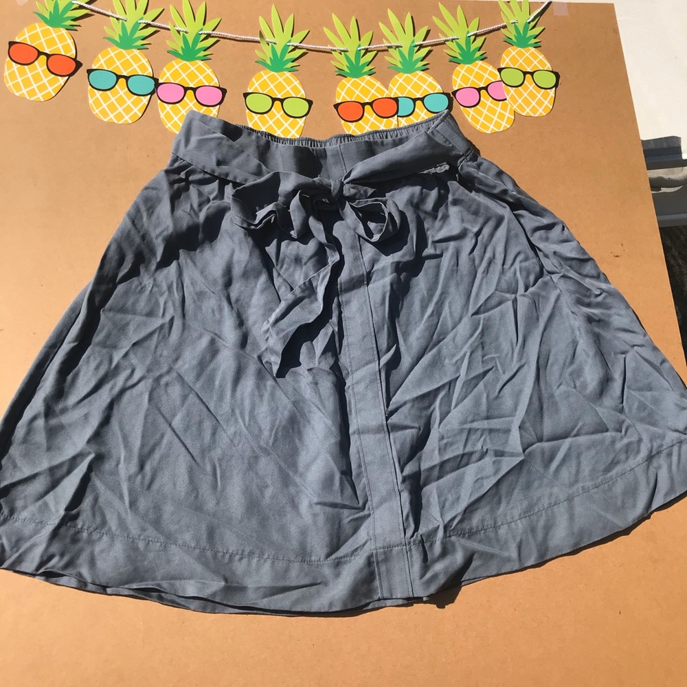NWOT FLOWY HIGH WAISTED BLUE SKIRT WITH FRONT TIE